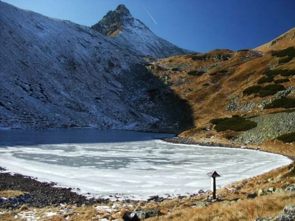 Nizna Jamnicka kotlina Nizne Jamnicke pleso Vysne Jamnicke Stupy Ostry Rohac