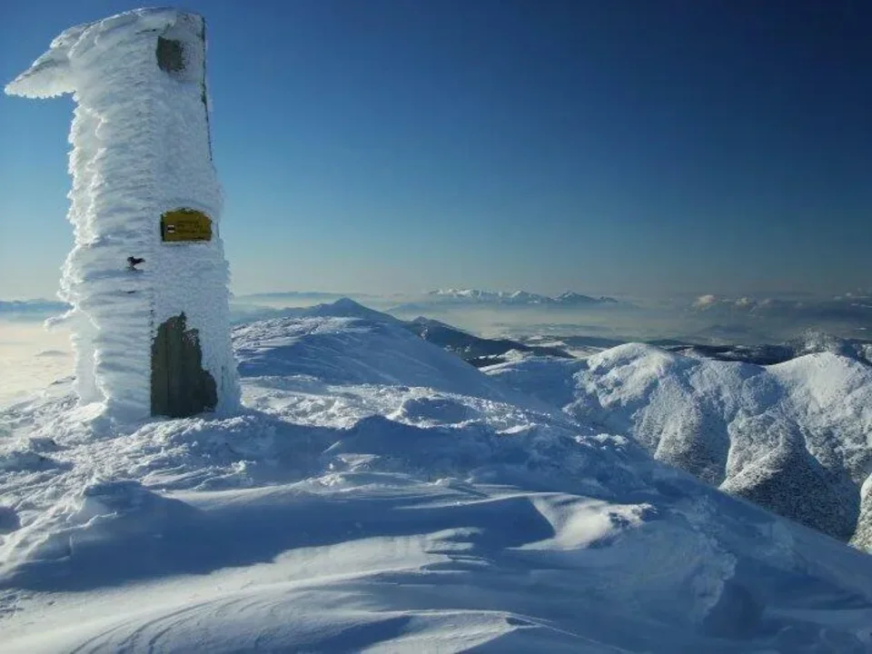 na Baranci vzadu Raztoka Velka a Mala Fatra Kubinska hola