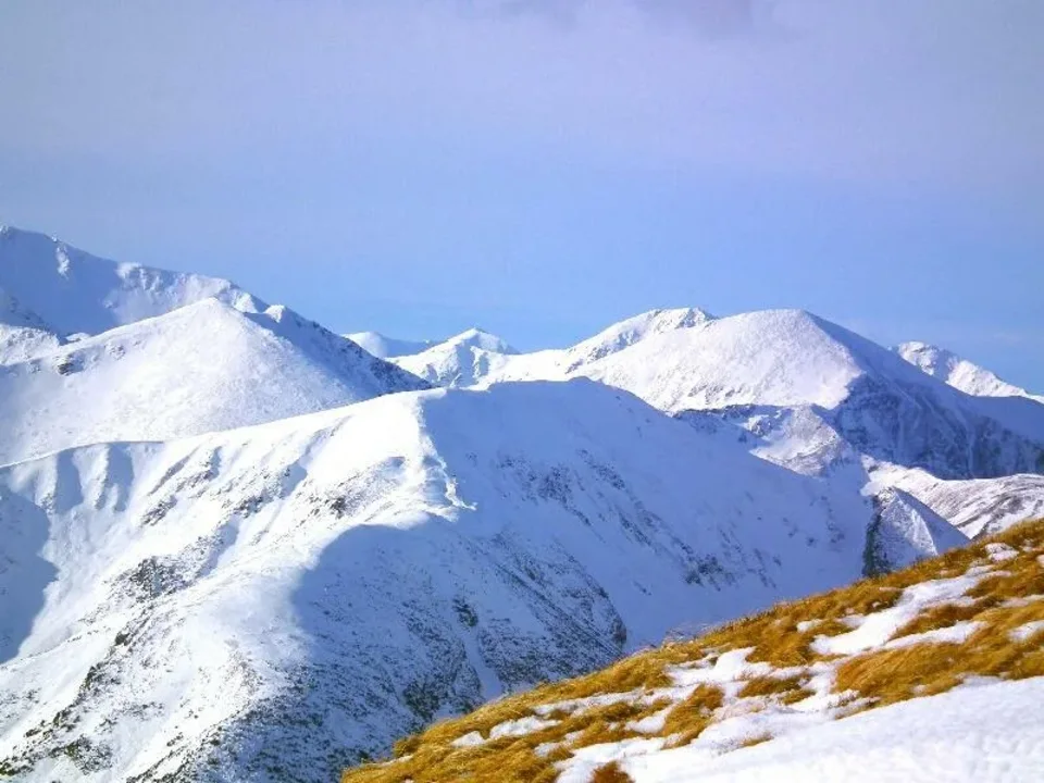 zimowy widok z Kasprowego na Tatry zachodnie