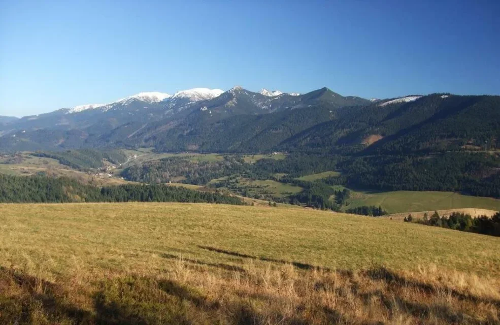 Podtatranska brazda Hutianska kotlina Zapadne Tatry Holica z uboce Polianok