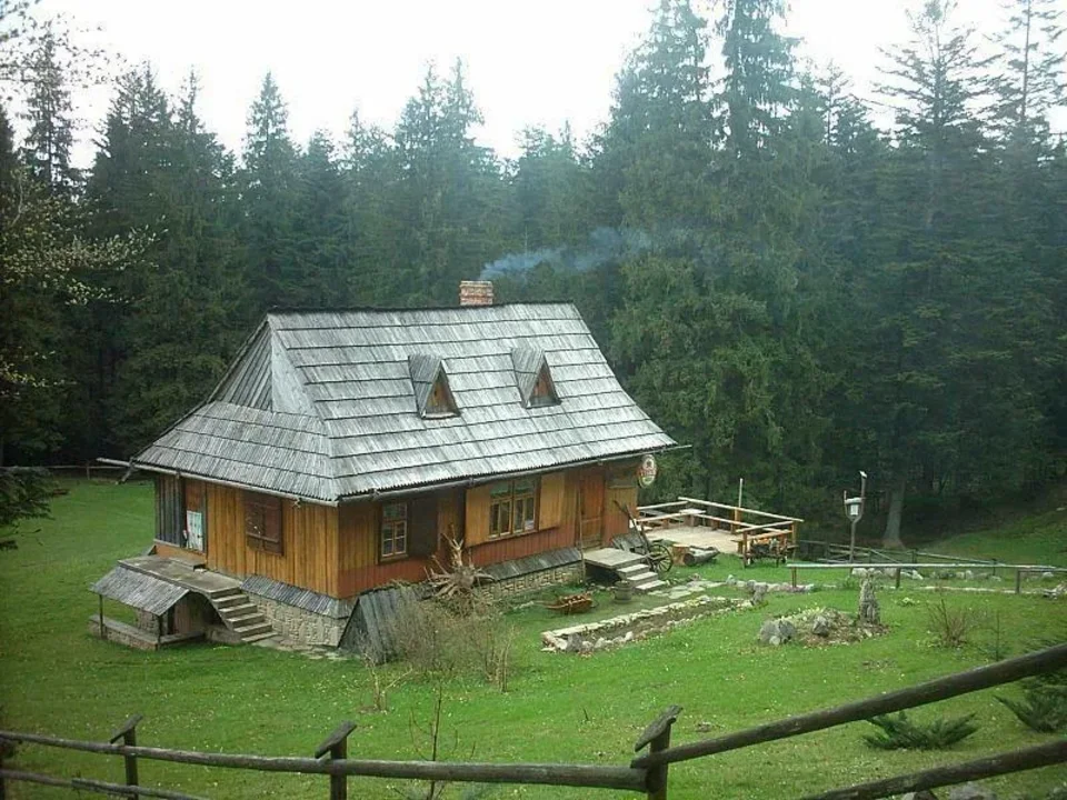 Chatka restauracja  na reglach