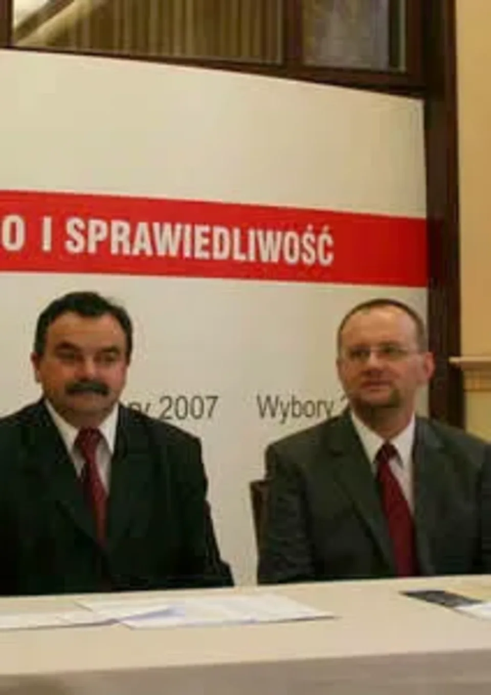 Prorządowy dwugłos kandydatów