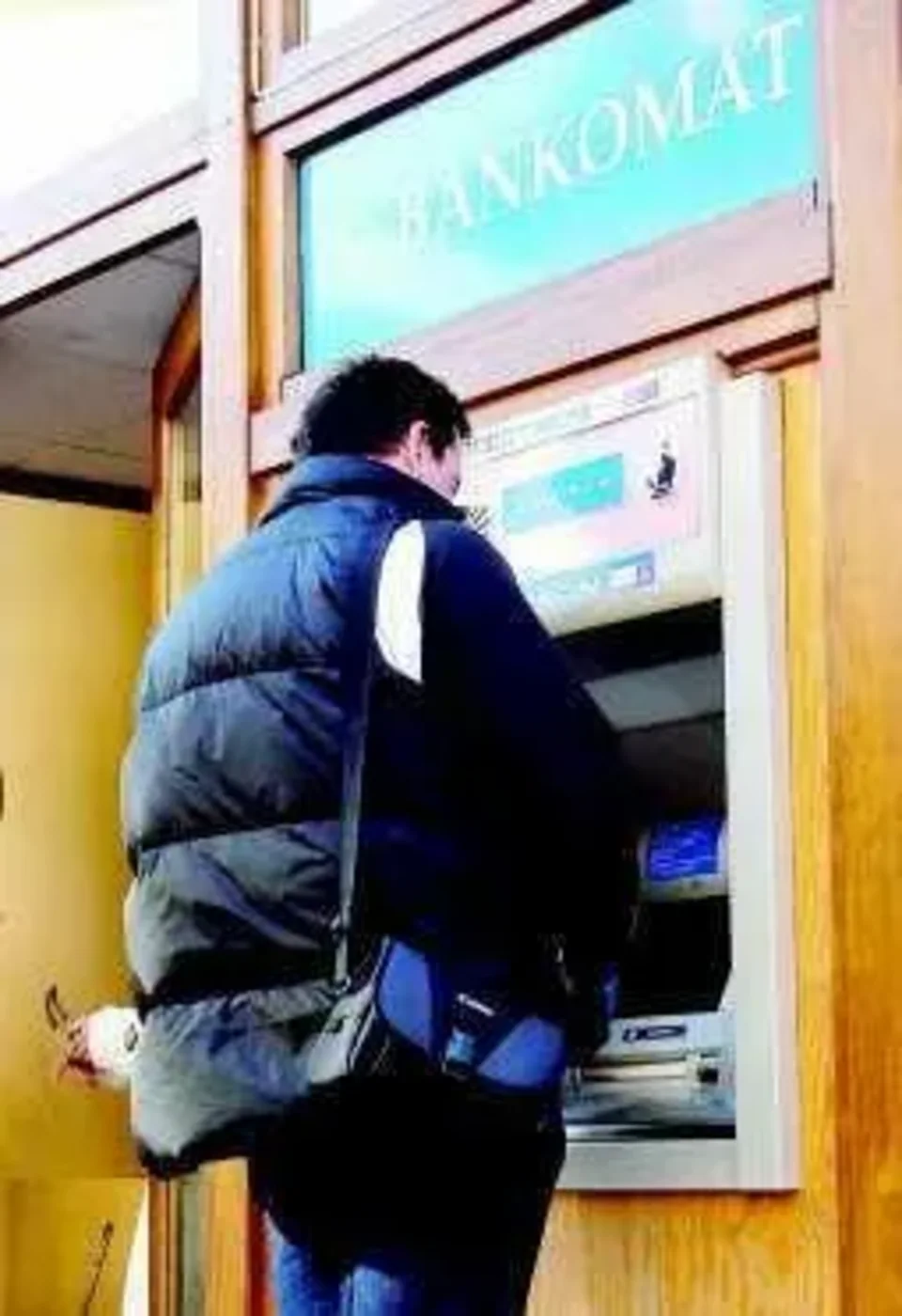 Pilnuj swojej karty bankomatowej i PIN