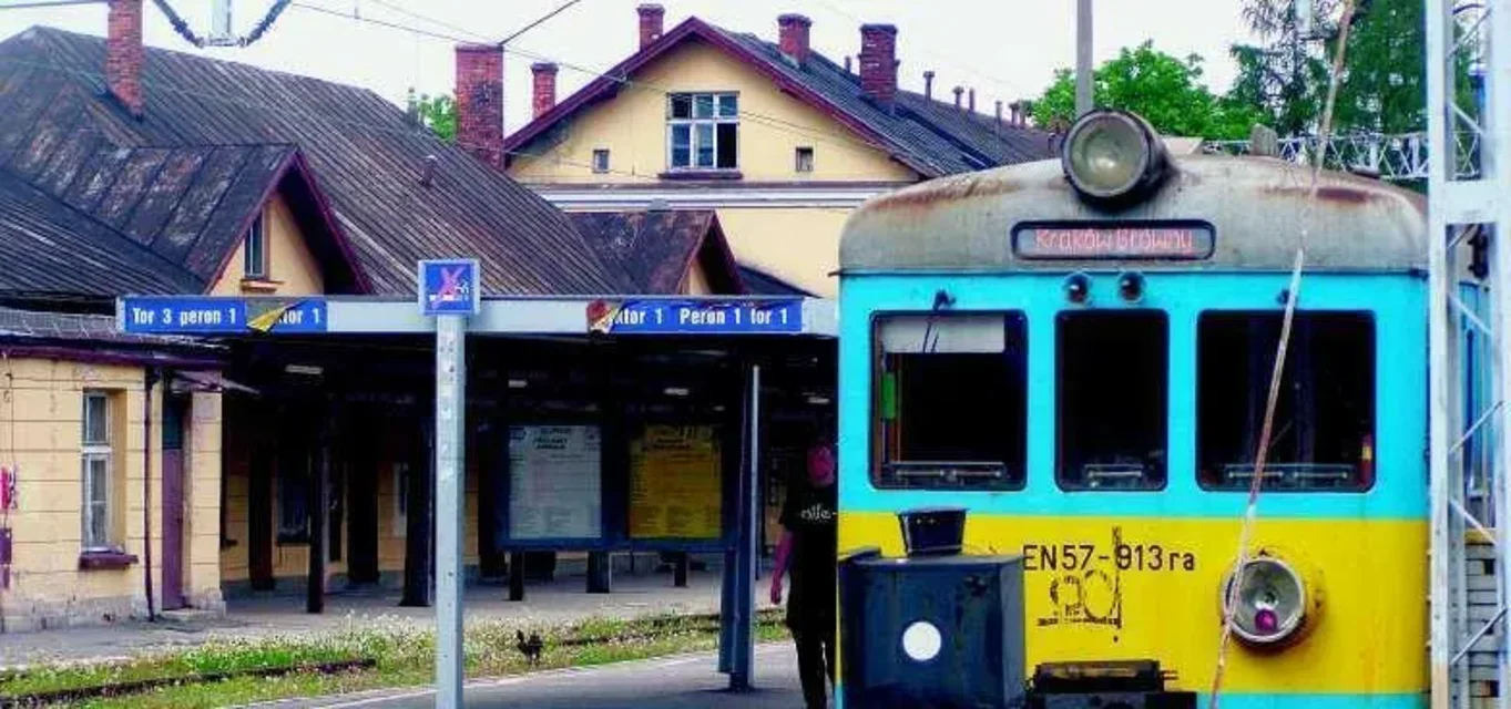Kolej pozbywa się starych dworców