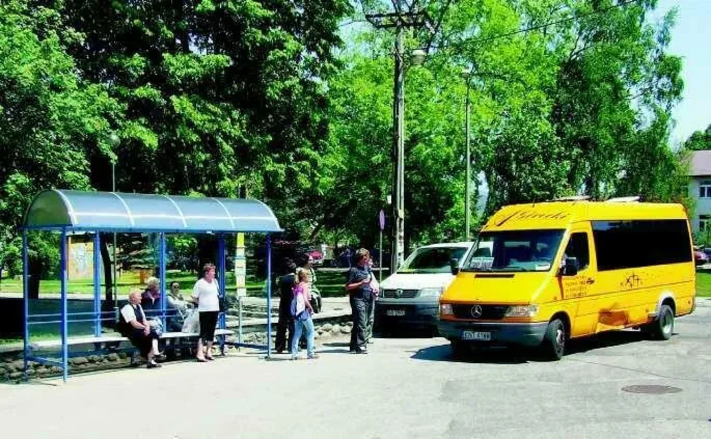 Nowa wiata przystankowa