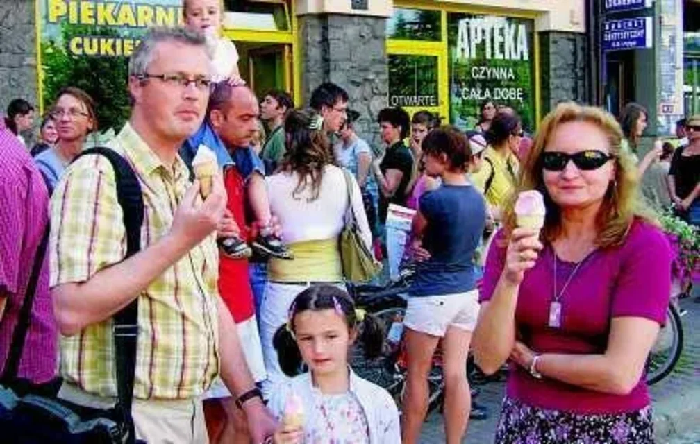 W Nowym Targu ustanowiono rekord w lizaniu lodów