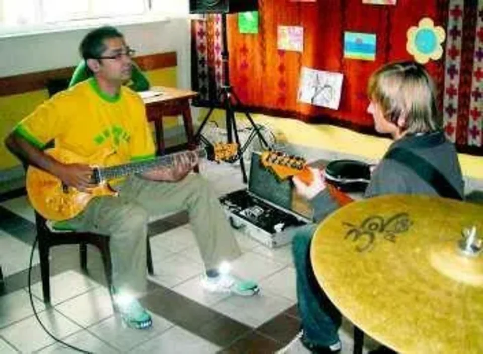 Po naukę gitarowych „riffów” do najlepszych