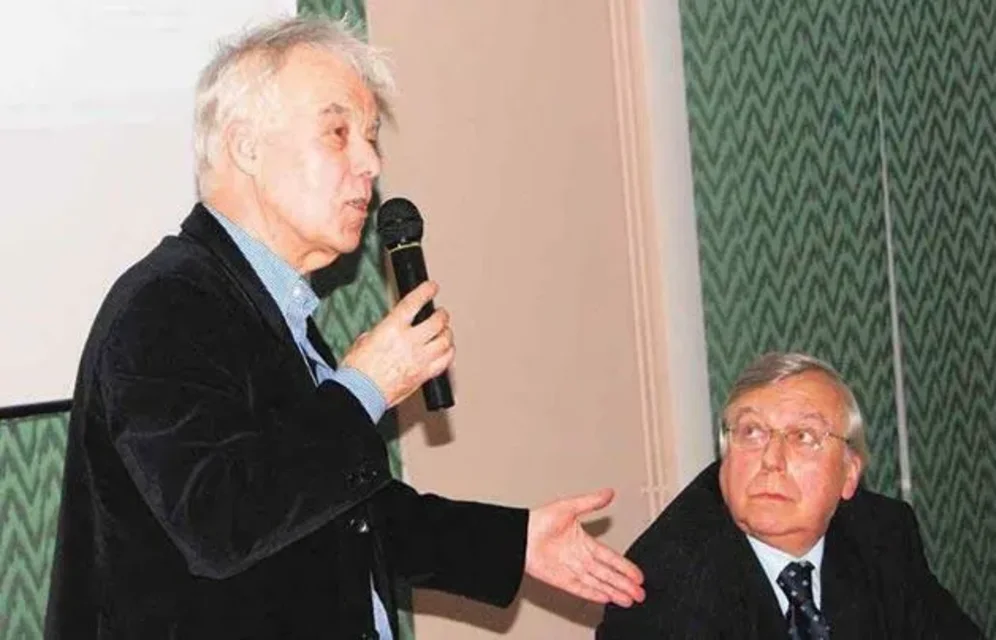 Wybitny kompozytor rysuje grafiki pisakiem żelowym