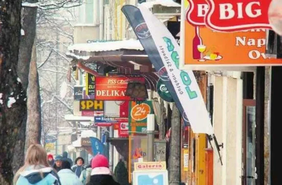 Mają dość reklam i je kradną