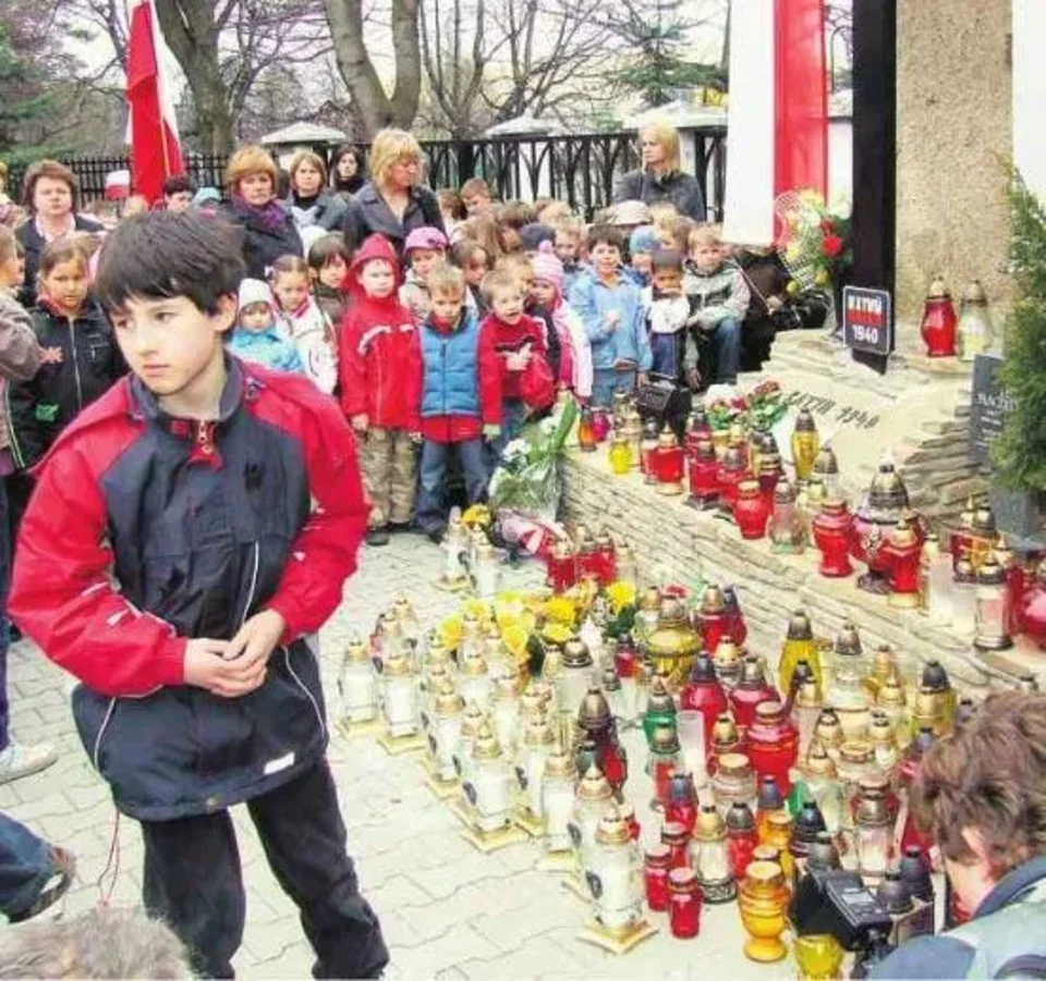 Nowotarscy uczniowie w marszu żałoby