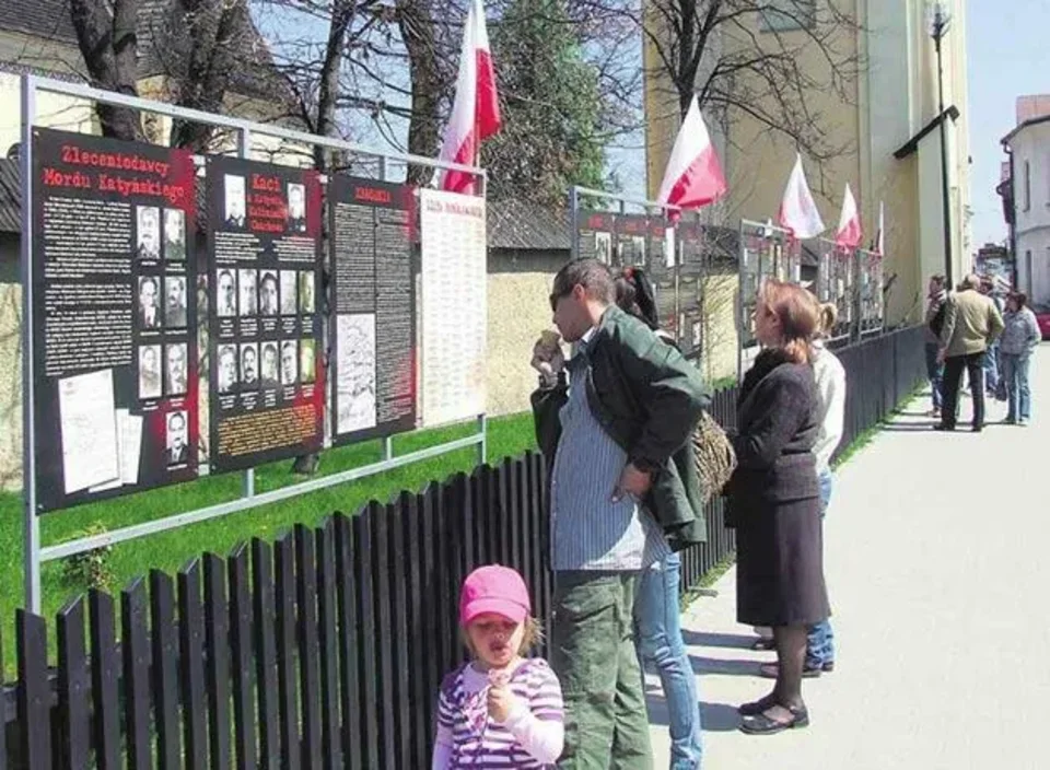 Ku czci pomordowanych w Katyniu