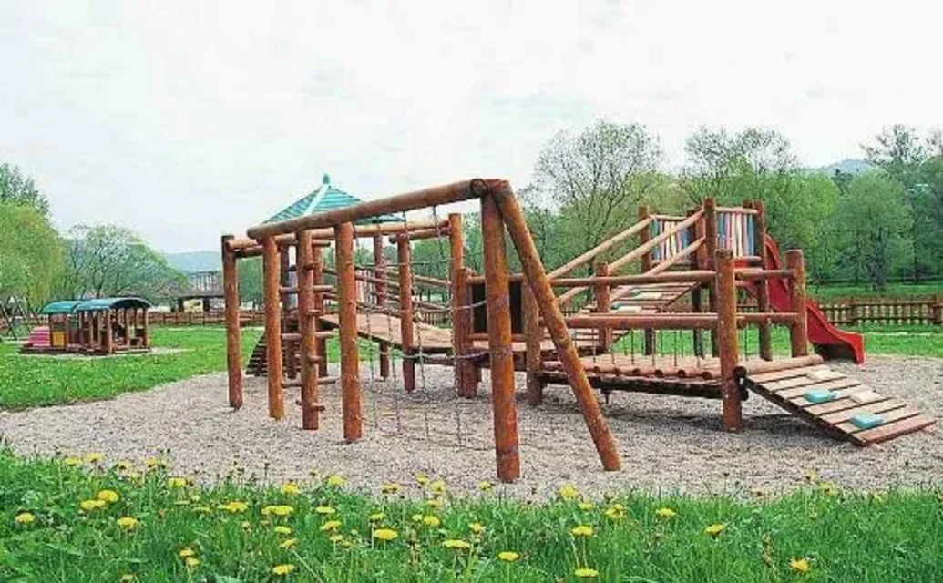 Huśtawki, zjeżdżalnie to raj dla najmłodszych