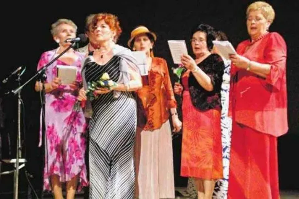Słuchacze UTW tańczyli na scenie