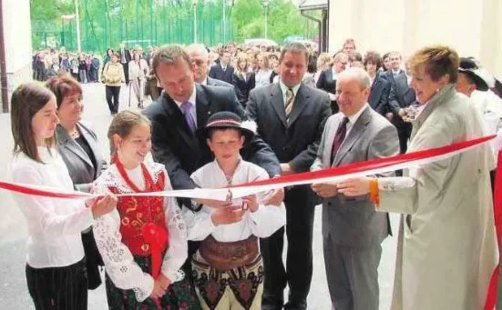 Jest nowa sala i boisko dla blisko 200 uczniów