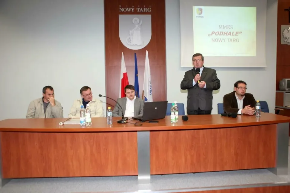 Burmistrz wystąpi do Rady o pół miliona na hokej
