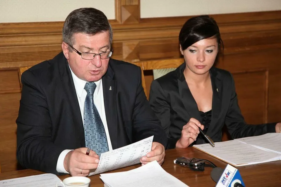 O konsultacjach i nowej targowicy