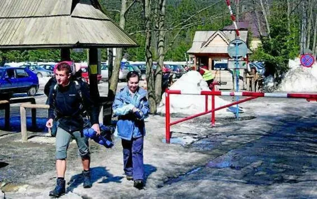 Zasypało drogę do Morskiego Oka