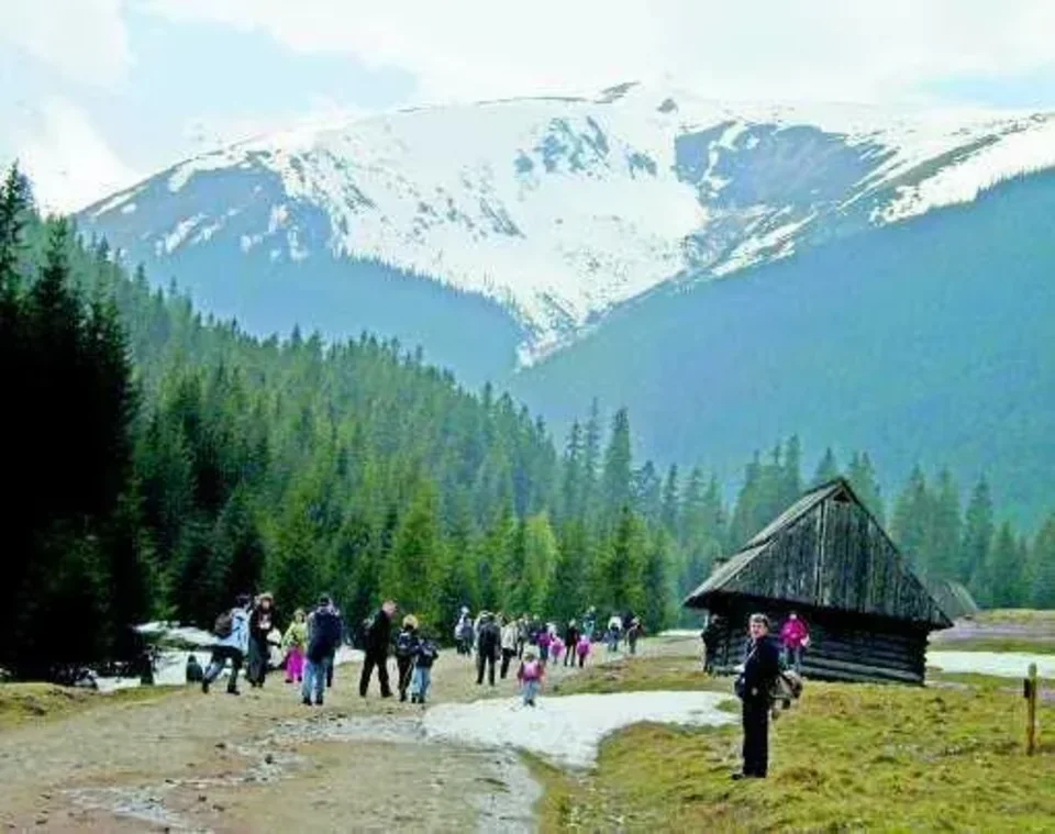 W Tatrach dwie pory roku – w dole wiosna, na szczytach – panuje zima