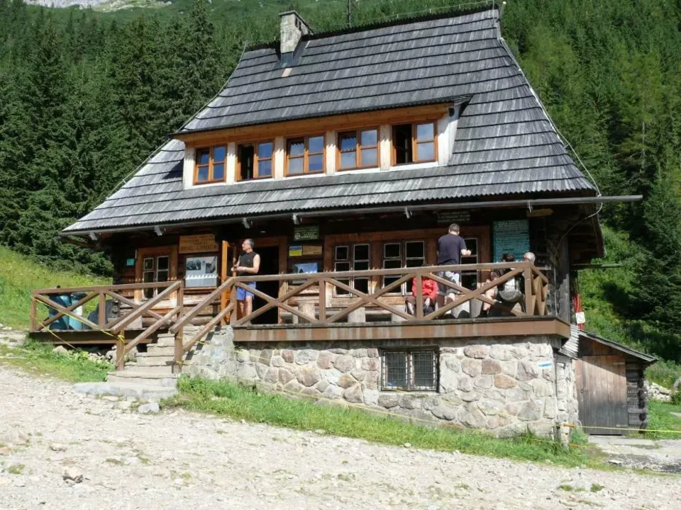 Schronisko na Hali Kondratowej (1333m n.p.m.)