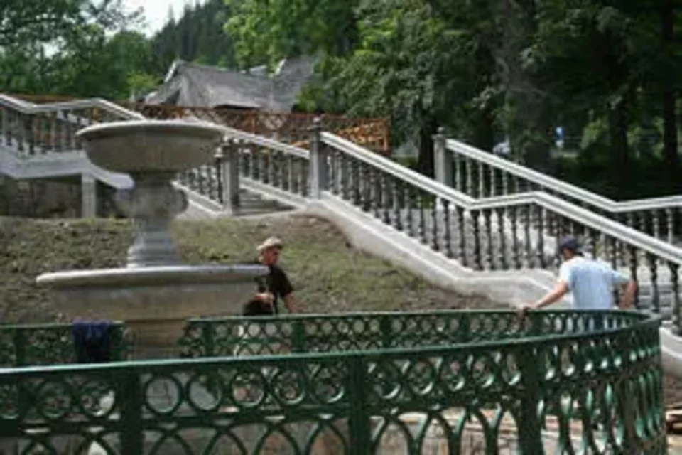 Są schody, jest fontanna