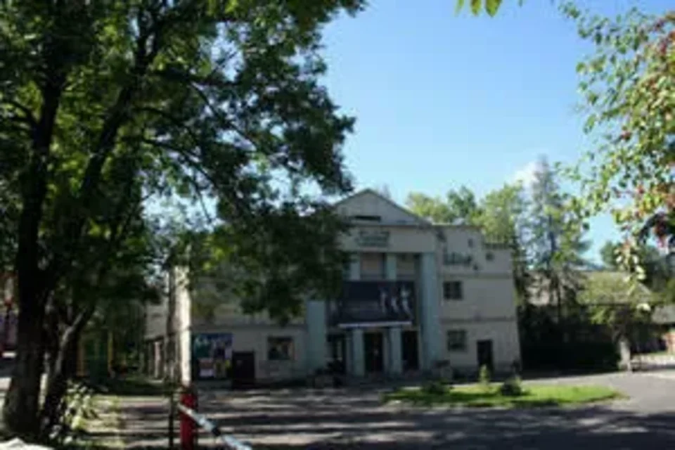 A stadion odłogiem stoi