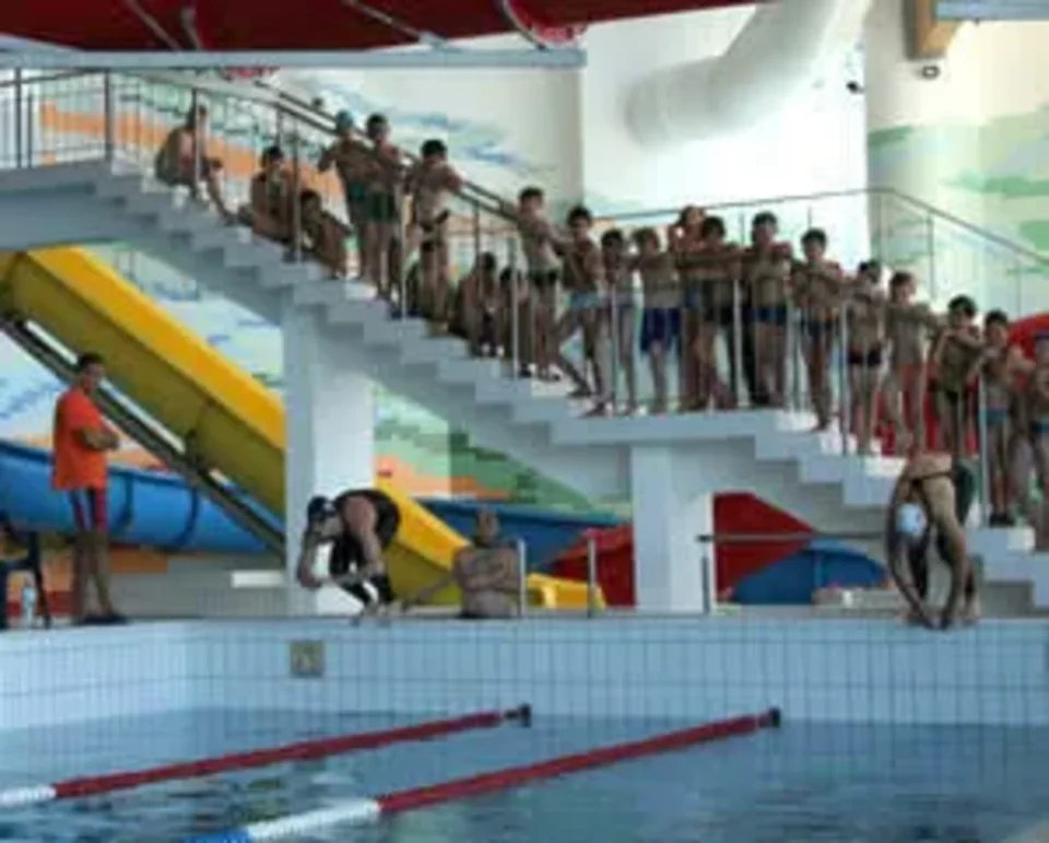 Aquapark pełen pływaków