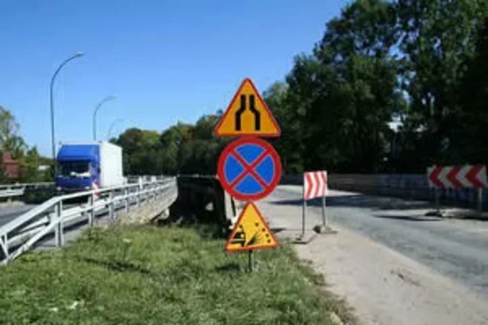 Górą - setki aut, dołem - setki ludzi