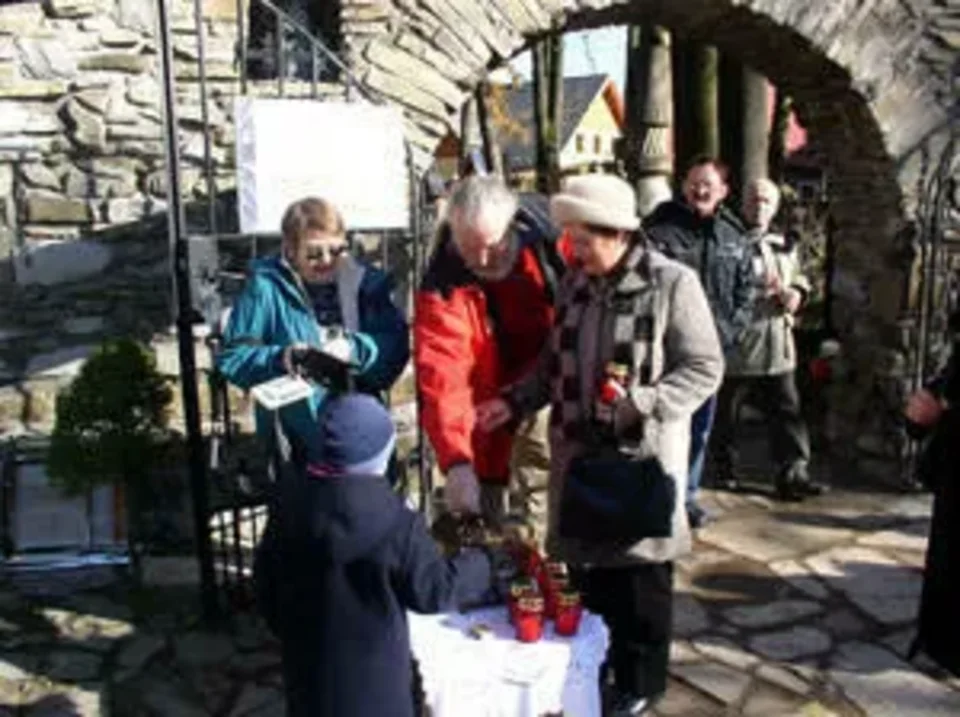 Fundusze na cmentarny mur