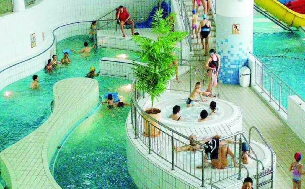 Tłumy turystów odwiedzają zakopiański aquapark