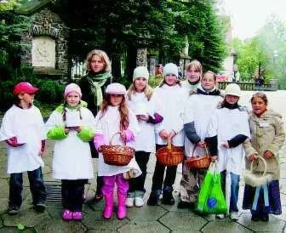 Wolontariusze rozdawali cebulki żonkili, by pomóc chorym z hospicjum