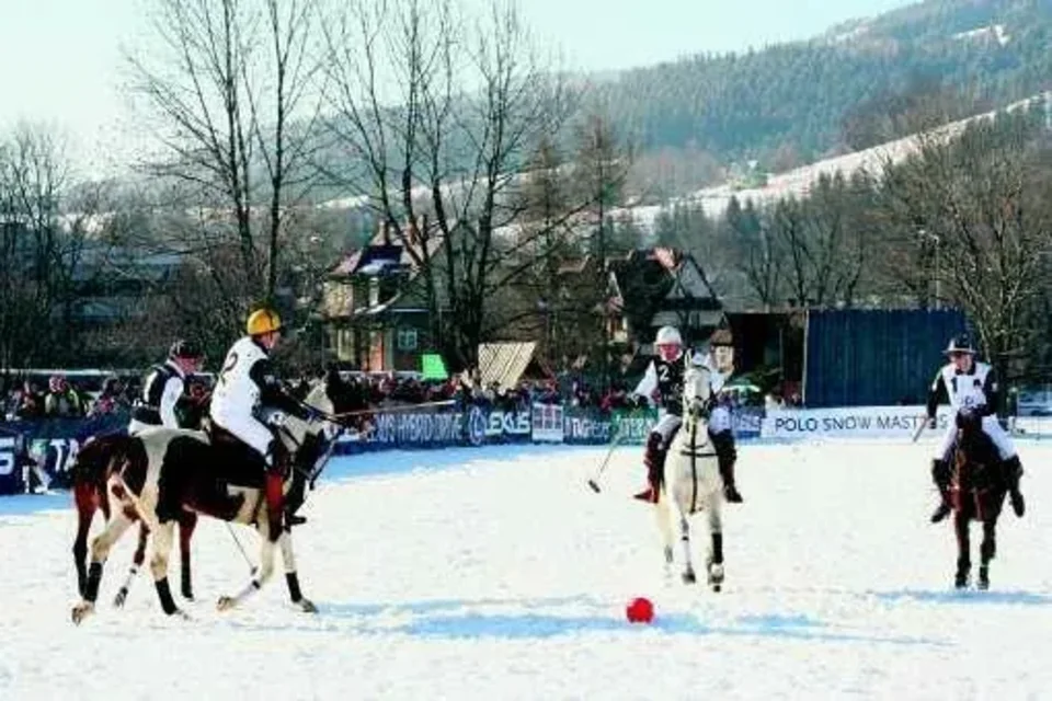 W piątek niecodzienny mecz – polo na śniegu