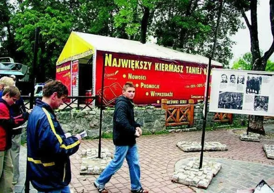 Usunął wystawę, bo zasłaniała symulator