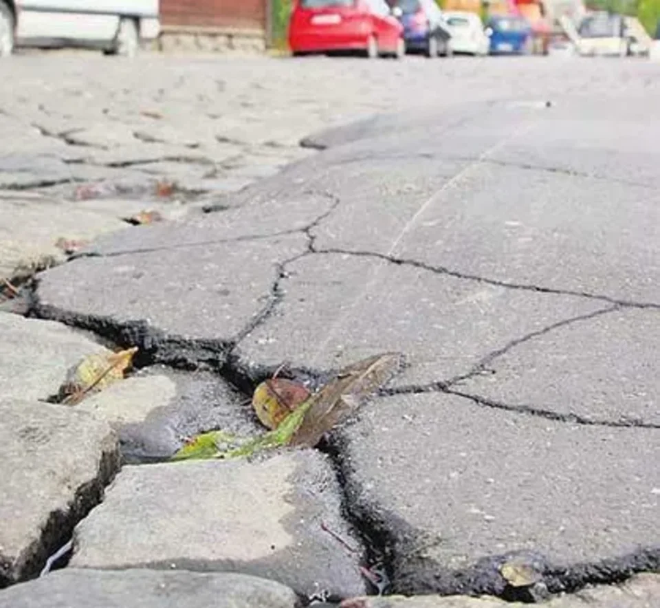 Droga do Samków czeka na nową nawierzchnię