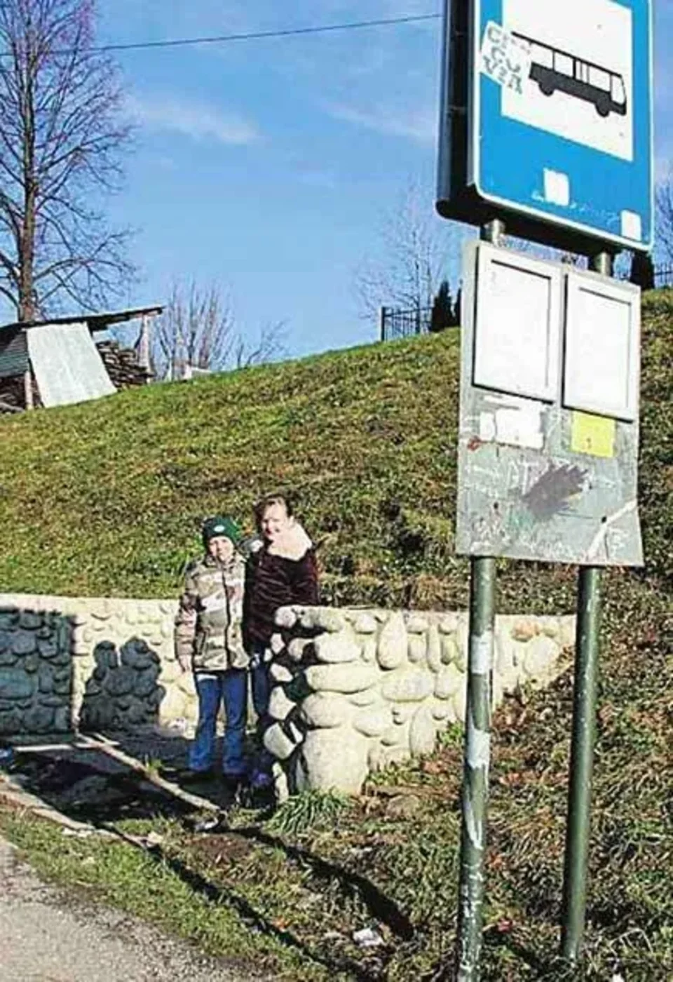 Zamiast remontować przystanki, rozbierają je