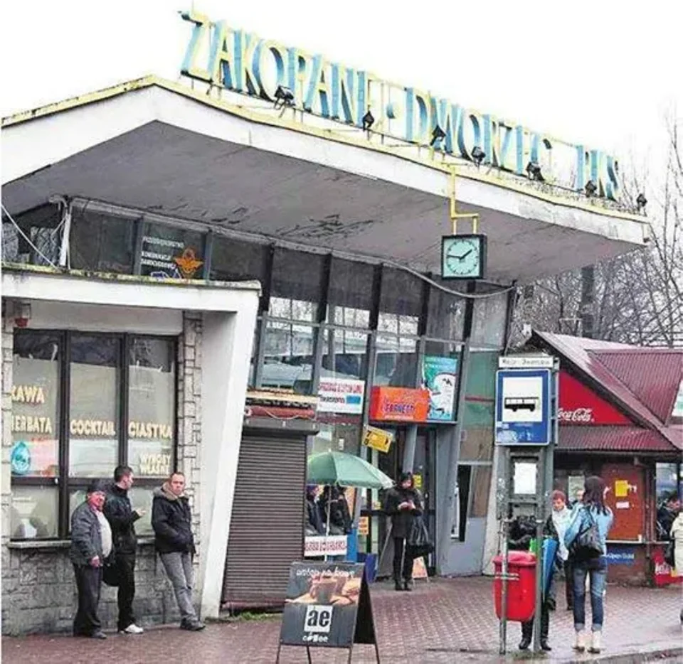 Sklep wygra z autobusem?