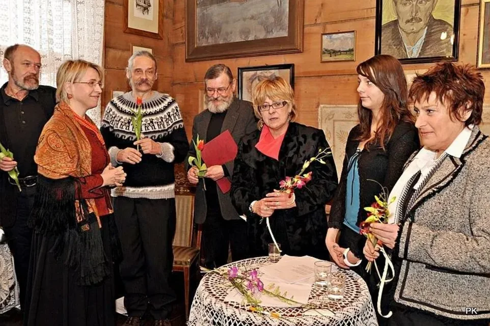 "UMIŁOWANIE TY MOJE... poezja kobiet i kobieta w poezji".