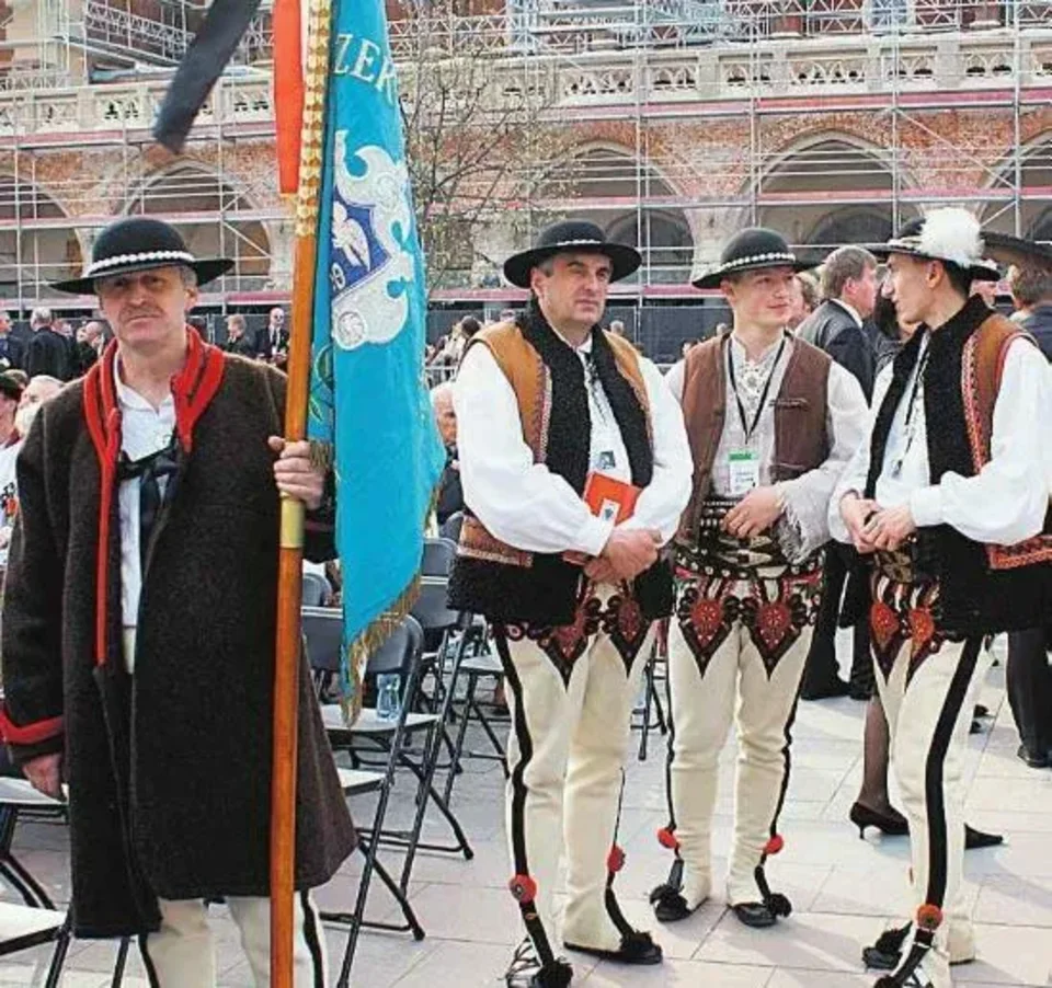 Kłótnia o brak sztandaru na pogrzebie