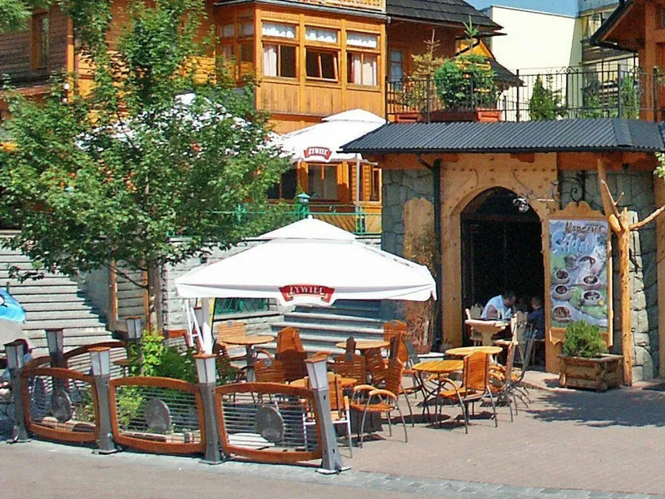 Krupówki bez restauracyjnych ogródków?