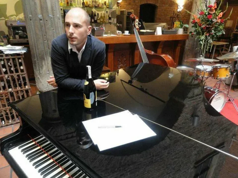 Spotkania z muzyką klasyczną oraz występy fortepianowe z muzyką jazzową w tle w "Kmicicu&q