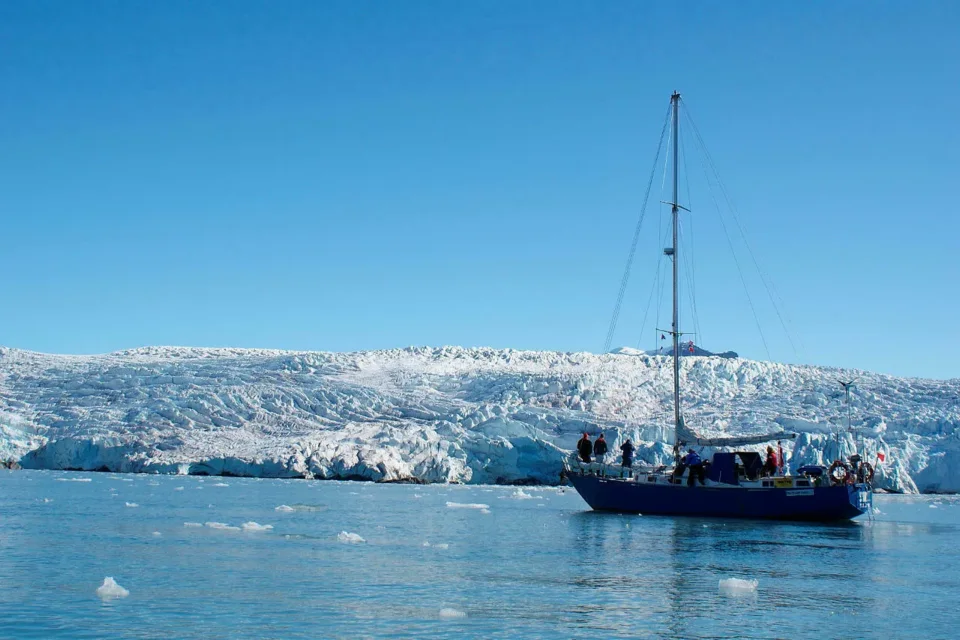 JACHTEM „STARY” DO NARWIKU I NA SPITSBERGEN